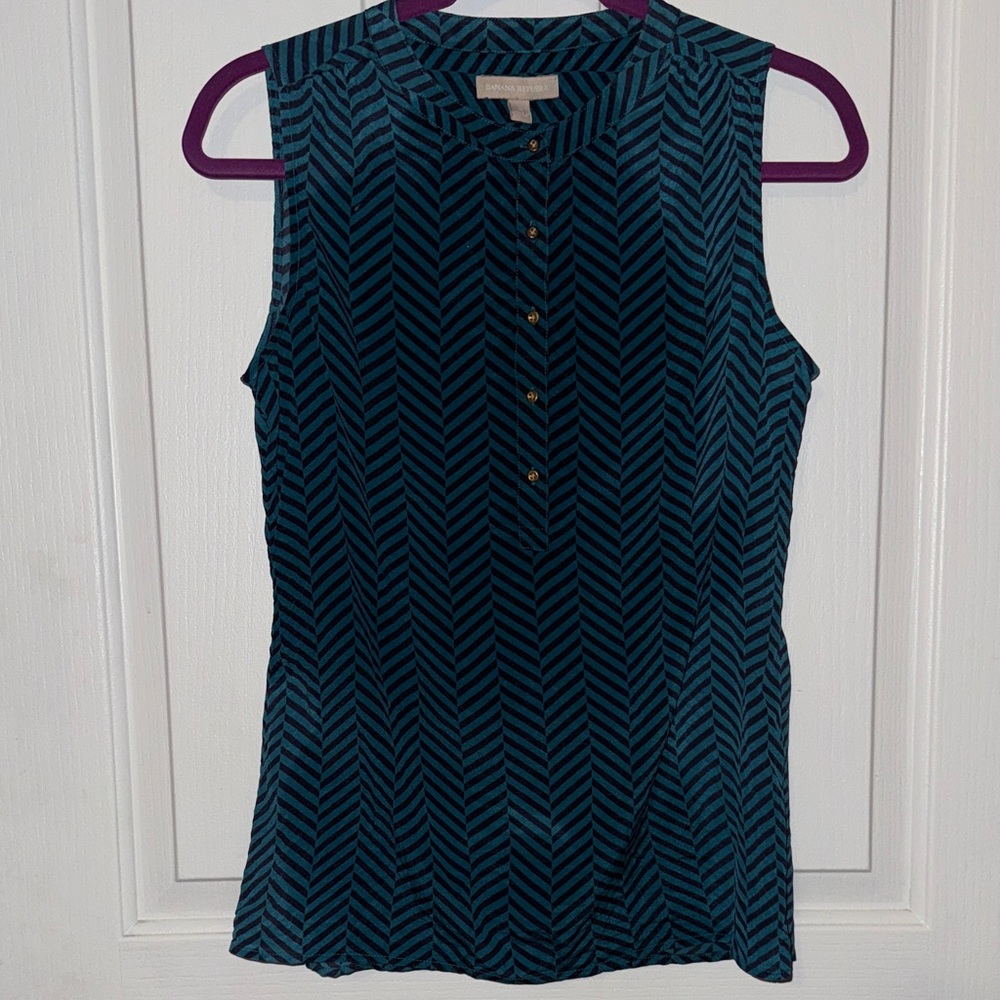 💰Banana Republic Chevron Pattern Top - Black and Teal